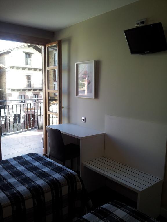 Hostal Ameztia Doneztebe Habitación foto